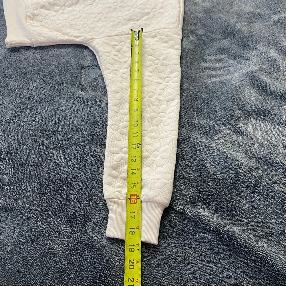 Pink Rose Boho Casual Blush Daisy Quilted Cropped Crewneck Sweatshirt. Size S - Picture 6 of 8